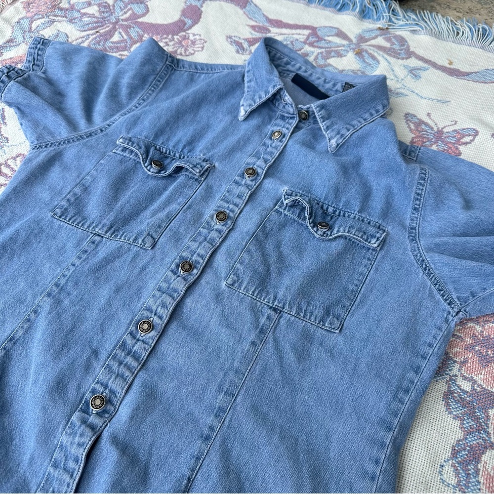 Mountain Lake Women’s Chambray Button Down Shirt - Picture 9 of 9